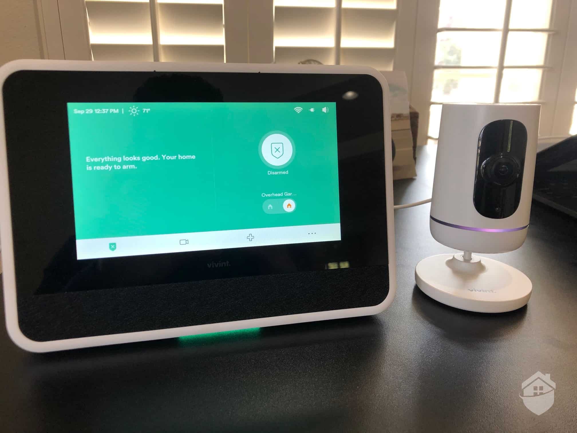 Vivint Smart Hub and Ping Indoor Camera